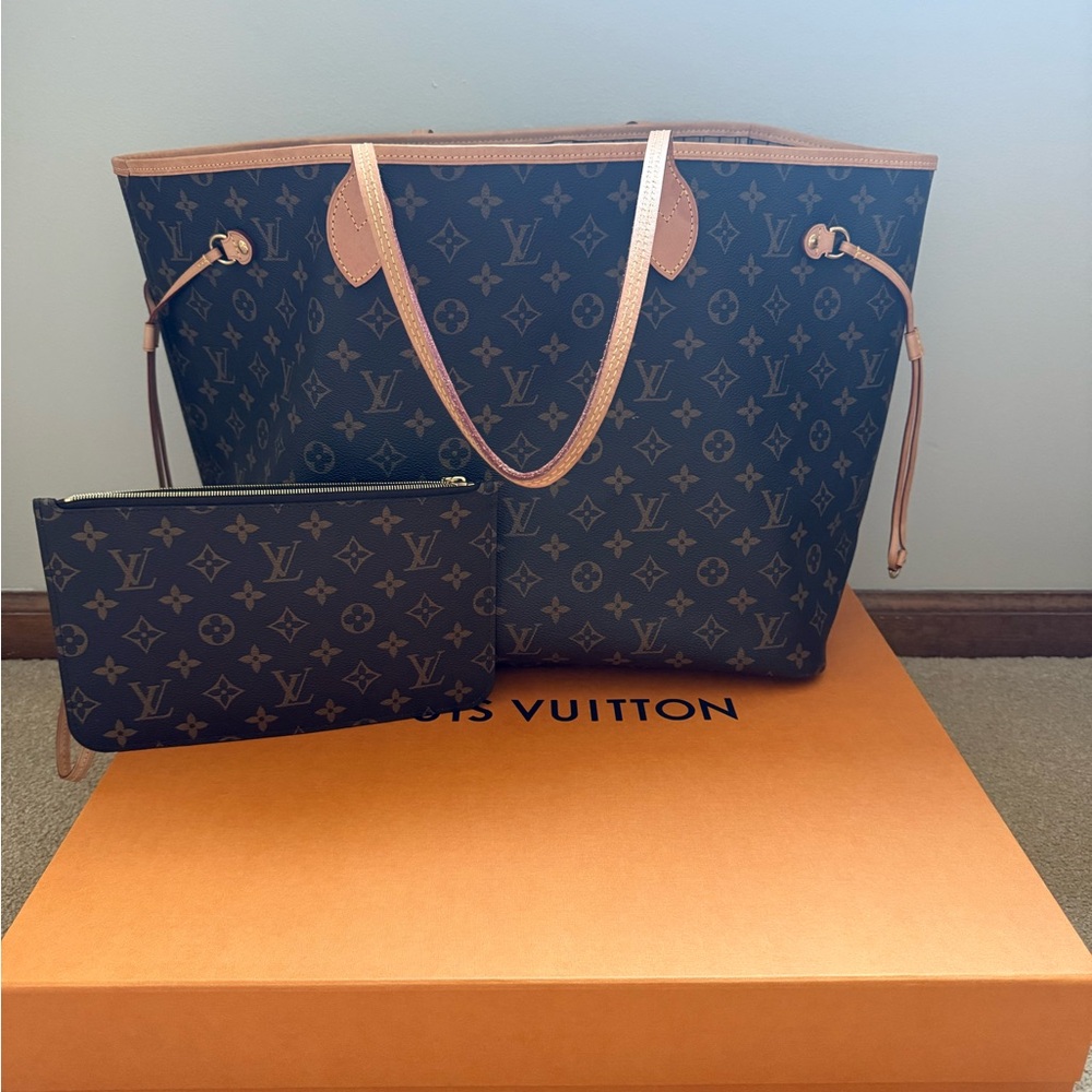 Louis Vuitton Neverfull GM Tote Bag + wristlet